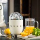 Presse-agrumes SMEG CJF11CREU
